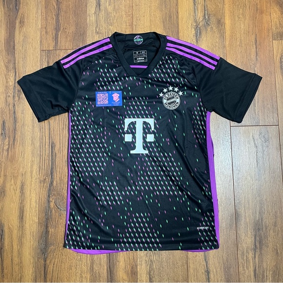 Bayern Munich Away Kit - Picture 1 of 2